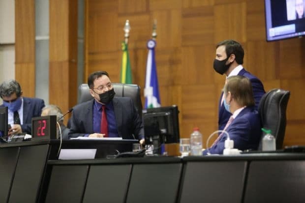 Projeto que aumenta salários de servidores com cargos comissionados é aprovado em segundo turno