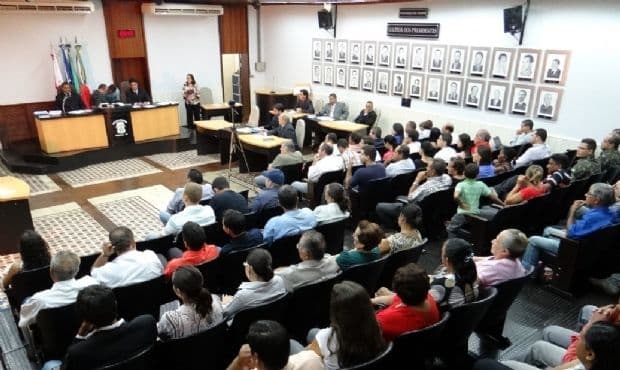 Prefeitura tenta usar fundo emergencial da Covid-19 para obra e compra de carros