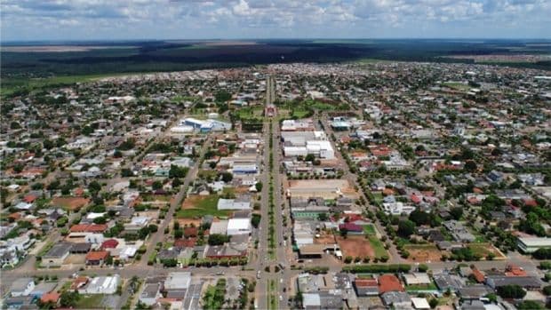 Prefeito fecha bares, salões de beleza, parques e praças e aumenta toque de recolher