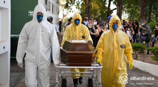 Música, oração e honrarias: o último adeus ao sargento Salvaterra, morto pela Covid-19; fotos e vídeos