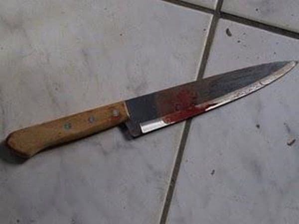 Homem invade casa de vizinho e tenta matá-lo a facadas durante a madrugada após acusá-lo de furtar celular