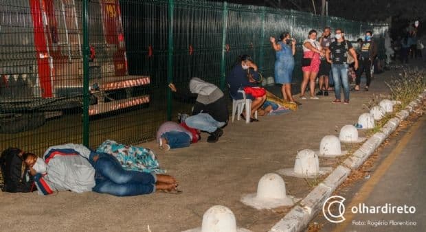 Secretário pede que pessoas não durmam na fila para pegar senha para atendimento na Arena Pantanal