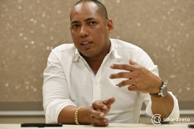 Pré-candidata ao Senado denuncia vereador de Cuiabá por distribuir máscaras com logomarca