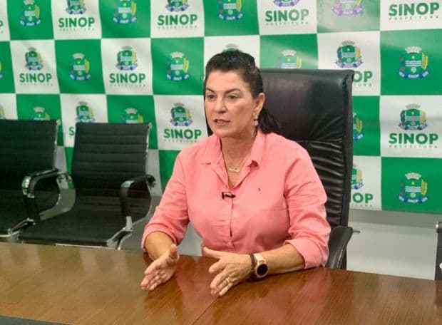 Prefeita de Sinop assina decreto e garante retorno das aulas a partir de segunda-feira