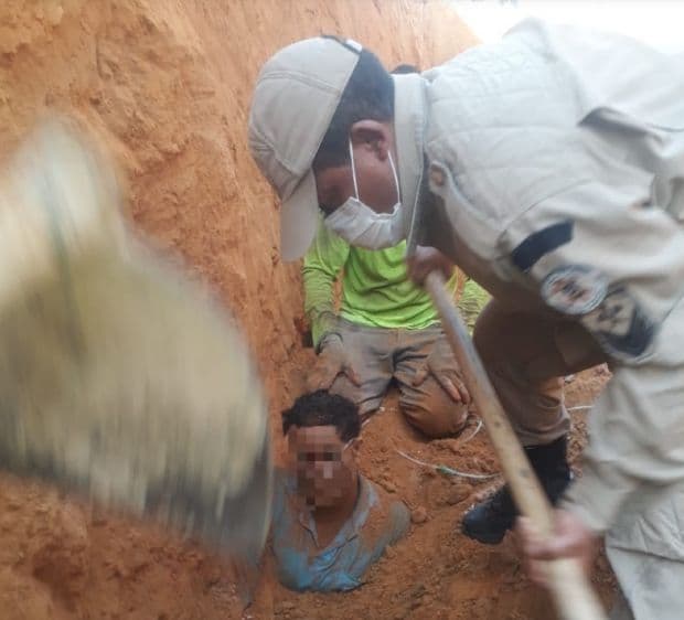 Bombeiros salvam trabalhador que passou 20 minutos ficou completamente soterrado