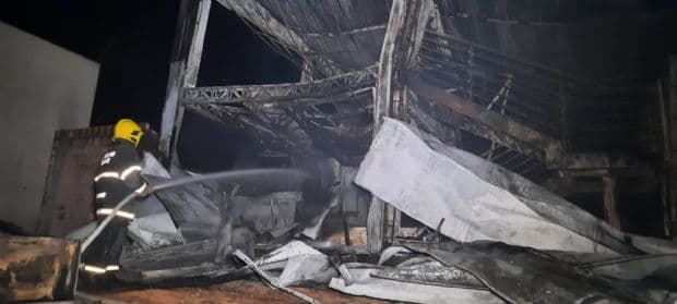 Incêndio de grandes proporções destrói prédio de Centro de Reabilitação