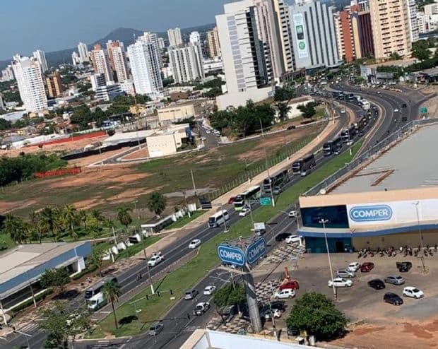 Setor de transporte de turismo volta a fazer manifestação e afirma que só sairá do Palácio após falar com governador