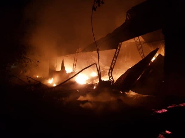 Mulher morre em incêndio dentro de indústria de reciclagem