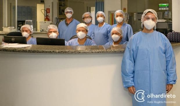 “A gente deixa nossa família para cuidar de entes de outras pessoas. Tenham empatia”, clama enfermeira