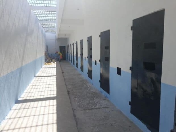 Reeducandos recebem máscaras para evitar contágio do coronavírus em penitenciária