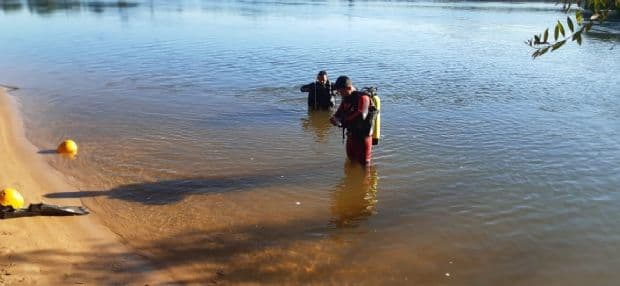 Homem morre afogado ao tentar salvar filho de 8 anos puxado pela correnteza