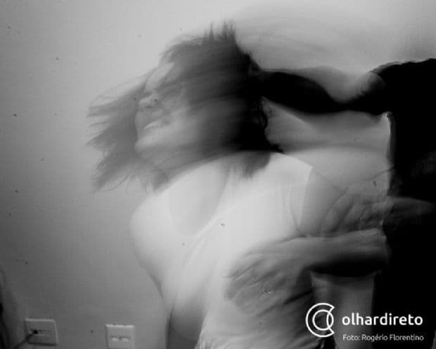 Mulher é agredida pelo marido e leva mordida nas costas